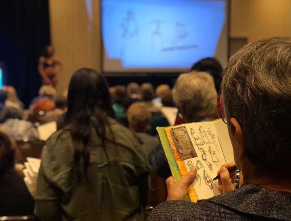 SketchKon Jane LaFazio sketching figures in the back of class.